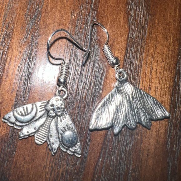 $2 MOTH EARRINGS. STAINLESS STEEL HOOKS. NEW.$2 WITH ANY $10 ORDER OR MORE - Picture 7 of 16